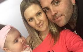 ΑΥΤΗ η γλυκύτατη μπεμπούλα ΔΕΝ μπορεί να φάει τίποτα! ΔΕΙΤΕ γιατί