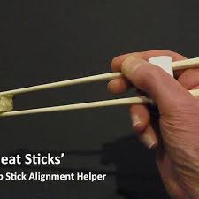 When moving the chopsticks, a point to consider is that it is the top chopstick that should be moving, while the bottom should generally be still. Stl Datei Cheat Sticks The Easy Way To Keep Your Chop Sticks Under Control Kostenlos Herunterladen 3d Drucker Modell Cults