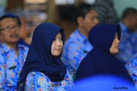 Terbitkan surat edaran thr menaker hanif thr paling lambat. Cuti Bersama Pns Total 4 Hari Tambah Libur Kena Sanksi Fajar