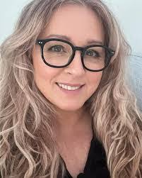 Sharon Ewer's Instagram, Twitter & Facebook