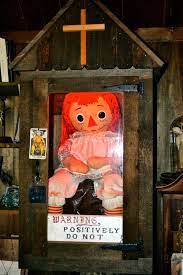 As depicted in the film, the warrens had a special case built for annabelle and placed it inside their occult museum in monroe. Pin On Spooky