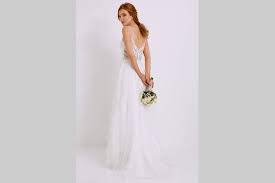 De plus, les robes de mariée personnalisées sont toujours disponibles pour vous! Tati Mariage 2019 Une Collection Glamour Et Feminine