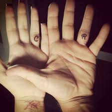 Pin De Einfachreh En Getting Married Tatuaje De Anillo De Boda Tatuajes De Parejas Anillos Tatuajes De Matrimonio