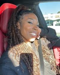 Took this pic for my mom. Lookin like somebody's daughter But watch my  whole family comment… looking like @xiomaraspalding