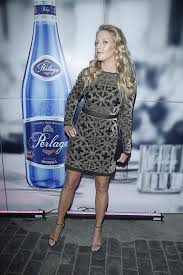 Operacja plastyczna nosa, obok powiększania piersi i liposukcji, jest jednym z najpopularniejszych zabiegów przeprowadzanych przez chirurgów posłuchaj, jak przebiega operacja plastyczna krzywego lub garbatego nosa. Lara Gessler Lara Gessler Zaliczyla Wpadke Chciala Pochwalic Sie Nowa Fryzura A Pokazala Sutki