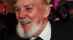 TRIBUTO AL DR. E. TURNER