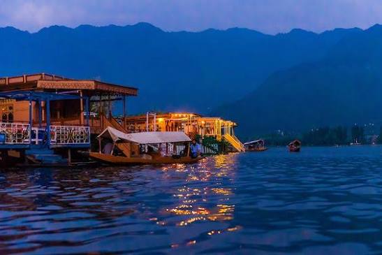 How to Book a Houseboat in Kashmir? - Kolu Houseboats