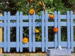 Pin By Ramka Su Esin On Garten Small Fence Outdoor Structures Fence