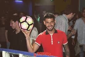Futebol futsal futebol de praia hóquei em patins andebol basquetebol voleibol. Goncalo Quinaz Revela A Companhia Que Ja Nao Dispensa Movenoticias