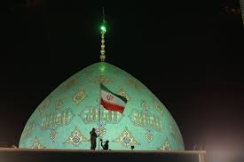 برافراشته شدن پرچم ملی در مهمترین مرکز موعود گرایی و مقدس‌ترین مسجد ایران + تصاویر
