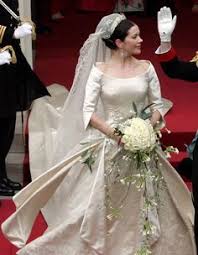 Crown princess mary's wedding dress ten years ago today, the world got its first glimpse of one of the most keenly anticipated dresses of 2004. Wedding Dresses Denmark Princess Mary Wedding Dress