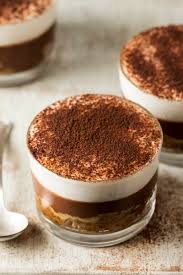 Controllate che la torta al limone sia pronta con la prova dello stuzzicadenti: Vegan Tiramisu Lazy Cat Kitchen