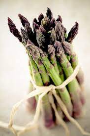 Come Cucinare Gli Asparagi Alla Fiorentina In Meno Di 30 Minuti Asparagi Asparago Verdura
