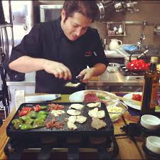 Mi amiga al rabush me preguntó cómo cocinar espárragos sin que queden duros hace por lo menos 5 años, allá por la primera temporada de paulina cocina. Raclette Paragourmet