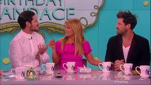 Val Chmerkovskiy Talks Guest-Starring in "Fuller House"