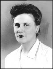 Consuelo Lee Tapia nació el 29 de marzo de 1905 en Santurce, Puerto Rico.  Nieta de Alejandro Tapia y Rivera. Su padre fue el ponceño Albert Eduardo  Lee, de descendencia inglesa, y