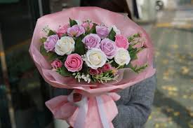 Flowers that go with roses in a bouquet. Mixed Soap Rose Bouquet Flower Chocolate Snacks And Gift Delivery In Seoul And South Korea Korea S Most Trusted Online Flower And Gift Store With English Service And 350 Reviews