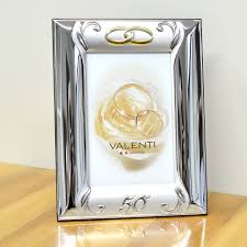 Oggi sono fiori e violini, ma ricordate bene che a breve saranno tanti pannolini! Cornice 50 Anniversario Di Matrimonio In Argento Con Fedi Dorate 10 X 15 Cm