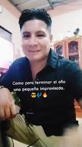 ¡Feliz Año 2024! Celebración con Tecnología y Amistad