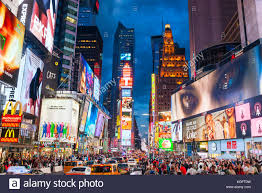 New york, (i̇ngilizce resmi adı:the city of new york)) amerika birleşik devletlerinin nüfus bakımından en büyük kenti. New York Usa New York Times Square Besetzt Mit Touristen In Manhattan New York Usa Amerika Vereinigte Staaten Von Amerika Voll Stockfotografie Alamy