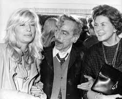 Eduardo de filippo 24 may 1900 31 october 1984 was an italian actor playwright screenwriter author and poet best known for his neapolitan works filume. Eduardo De Filippo In Camerino Dopo La Recita Con Monica Vitti Ed Ingrid Bergman Ingrid Bergman Ingrid Actors