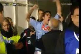 Dopo tante beffe subite proprio nei minuti finali, la vendetta del napoli nei confronti del cagliari è una vendetta che va servita all'ultimo. Dal Napoli Soccer Ai Tempi Nostri Cagliari Napoli Lavezzi Esulta Facebook