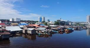 Buanglah selalu sampah pada tempat sampah, sekecil apapun sampah tersebut,jangan dibuang di sembarang tempat.2. Perangkap Sampah Dipasang Di Sungai Miri Dayakdaily