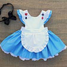 Campanilla y su grupo de amigas hadas entablan amistad con un misterioso y enigmático animal, al que llaman neverbeast. Lovely Disfraz Alicia En El Pais De Las Maravillas Casero Vestido Alice No Pais Das Maravilhas Fantasias Infantis Vestidos Infantis