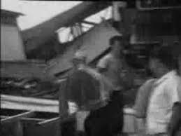 The wave reached kauai, hawaii after the quake, and hilo, hawaii later. Tsunami 1946 Hilo Youtube