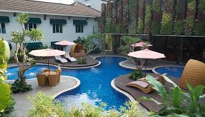 Hotel di lembang ini memiliki kolam renang luas yang bisa digunakan oleh penghuni hotel. 10 Hotel Murah Dan Nyaman Di Bandung Di Bawah Rp 500 Ribu Untuk Liburan Keluarga