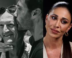 Anche Belén Rodriguez è a Napoli per l'ultimo saluto a Enrico, padre di Stefano De Martino. Con lei il figlio Santiago, primo nipote del 61enne. La showgirl è apparsa visibilmente commossa e