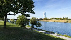 Access all the information, results and many more stats regarding brigittenauer by the second. Dramatik In Wien Vierkopfige Familie Und Helfer Aus Donau Gerettet Krone At