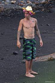 Justin Bieber Shirtless Pictures in Hawaii August 2016 | POPSUGAR Celebrity