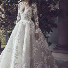 This was the beginning of a world renown wedding line that combines sophisticated luxury, femininity and glamour. New Monique Lhuillier Wedding Dresses Plus Past Collections