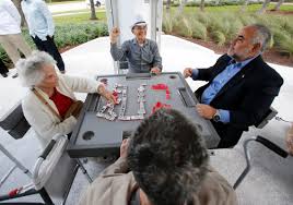 La actividad lúdica y su influencia en el adulto mayor en el hogar de ancianos sagrado Juegos De Mesa Para Mejorar La Salud De Los Adultos Mayores Noticias Univision Salud Univision