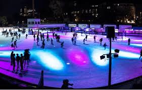 Bei Klirrender Kalte Bringt Eislaufen Doch Gleich Viel Mehr Spass Heute In Hamburg Hamburg Eislaufen Winter
