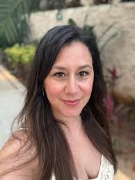 Stephanie Clairmont's Instagram, Twitter & Facebook