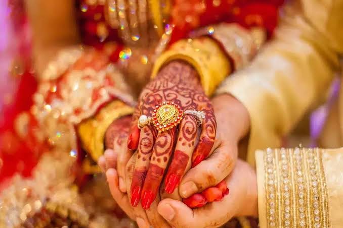 Husband-Wife: ಗಂಡ-ಹೆಂಡತಿ ನಡುವೆ ವಯಸ್ಸಿನ ಅಂತರ ಎಷ್ಟಿರಬೇಕು? ಇದು ಯುವಕ-ಯುವತಿಯರು ತಿಳಿದಿರಲೇಬೇಕಾದ ವಿಚಾರ | what does society and science say about age gap between husband and wife ...