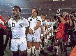 Pele Disputa Su Ultimo Partido Y Cuelga Las Botas Marca Com