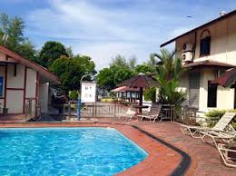 Located in tanjung pinang, madu tiga beach & resort features a restaurant, outdoor swimming pool, bar, and free wifi. Ismah Beach Resort Melaka Masjid Tanah Malaysia Accommodation Clevi Com