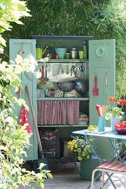Une Armoire Transformee En Abri De Jardin Abri De Jardin Armoires Transformes Abri