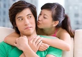 Có nên chăm chồng như chăm con?