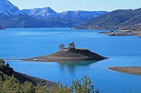 1,2 milliard de m3, volume du barrage : Lac De Serre Poncon Grand Lac Public Hautes Alpes 05 Colinmaire Net