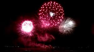 Feux d'artifice sur papier offrez aux enfants un éventail de couleurs de peinture et un immense carton. Feu D Artifice Royan 15 Aout 2017 Dessins Animes Grands Parents Youtube