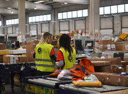 Poste italiane provvederà a stampa, imbustamento e avvio all'estero. Il Gateway Delle Poste Dove Passano I Pacchi Di Tutto Il Mondo