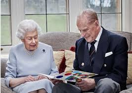 From infancy, the trilingual philip bounced. Princ Filip I Kraljica Elizabeta Su Rekordno Skupa Upoznao Ju Je Kao Curicu A Rod Su U 3 Koljenu Hrvatska Danas