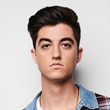 Elijah Woods biography, parents, movies and tv shows, siblings, twitter,  instagram, education, imdb, net worth