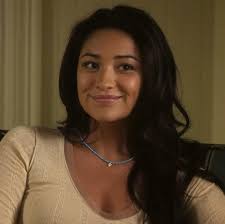 Îți place de Emily Fields? : r/PrettyLittleLiars