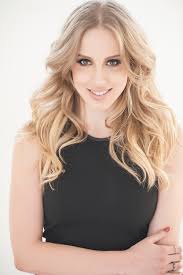 Atualmente está participando do reality popstar na rede globo. Marcella Rica Montenegro Talents