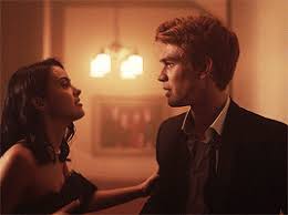 Archie and veronica are shocked to learn of the arrest but know they need to come clean to their parents about what they uncovered. Riverdale Gif Series Veronica Archie We Like The Same Girl Wattpad